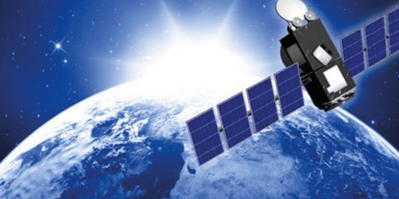 Satélite é lançado com placa comemorativa