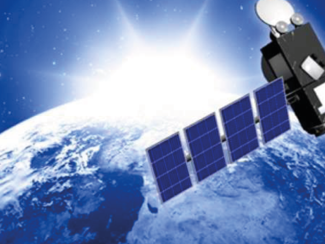 Satélite é lançado com placa comemorativa