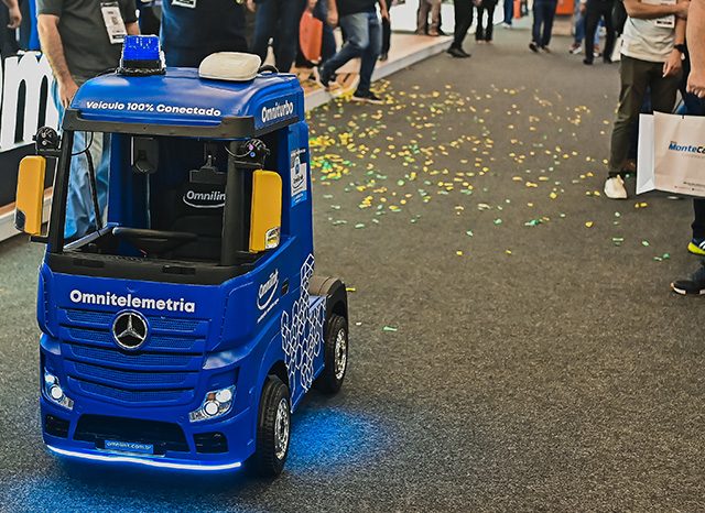 Minicaminhão da Omnilink com rastreador é sucesso na Fenatran