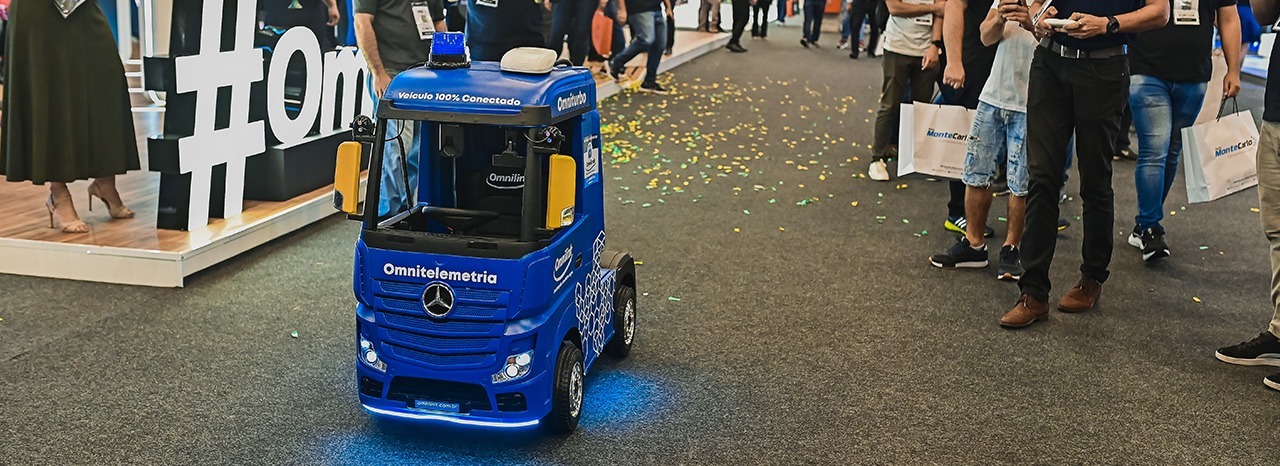 Minicaminhão da Omnilink com rastreador é sucesso na Fenatran